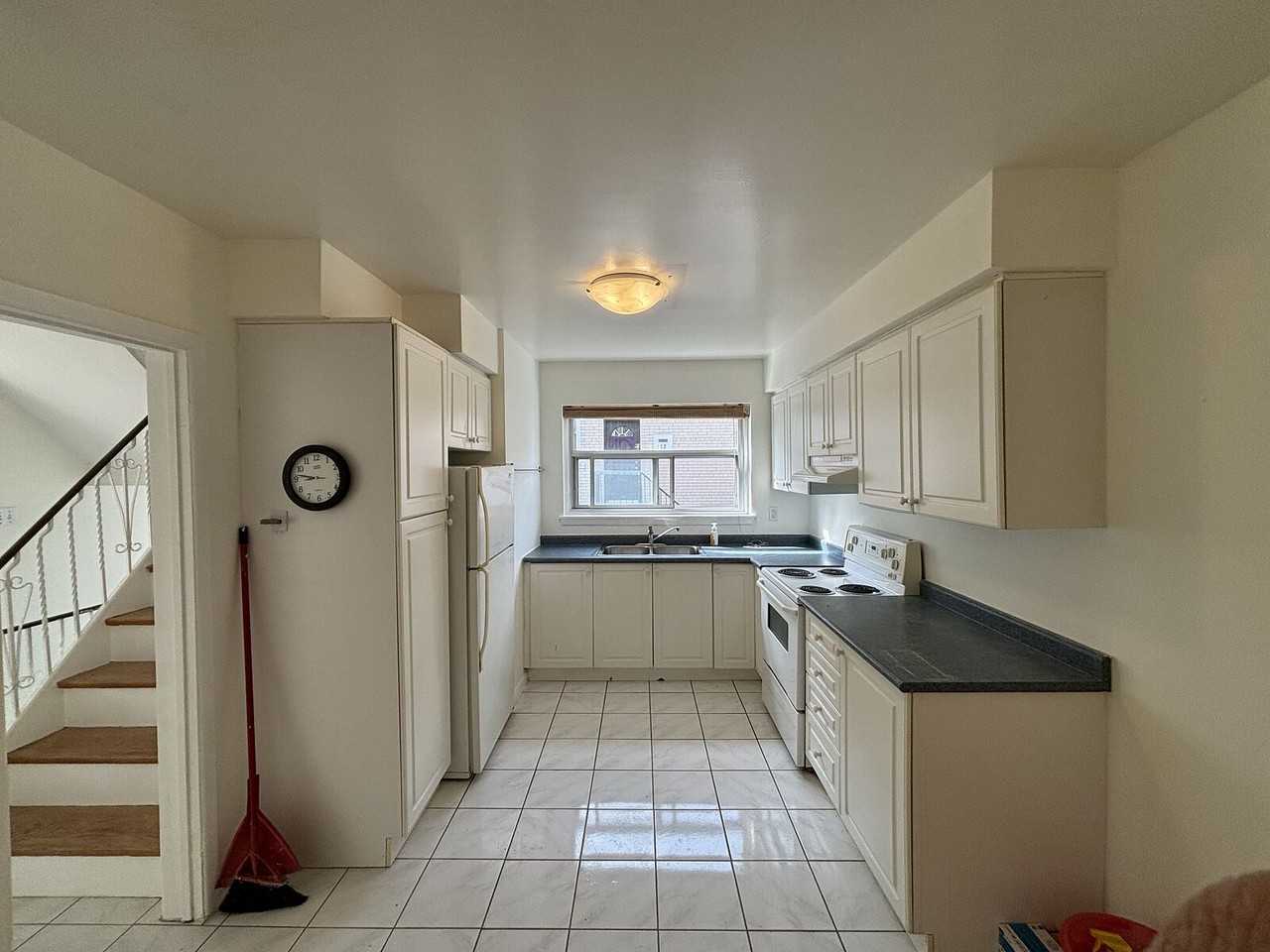 116 Guildwood Pky - Photo 2 of 15