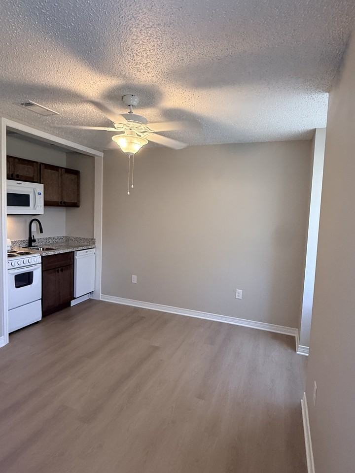 100 Dee Ann Dr #1A - Photo 2 of 10