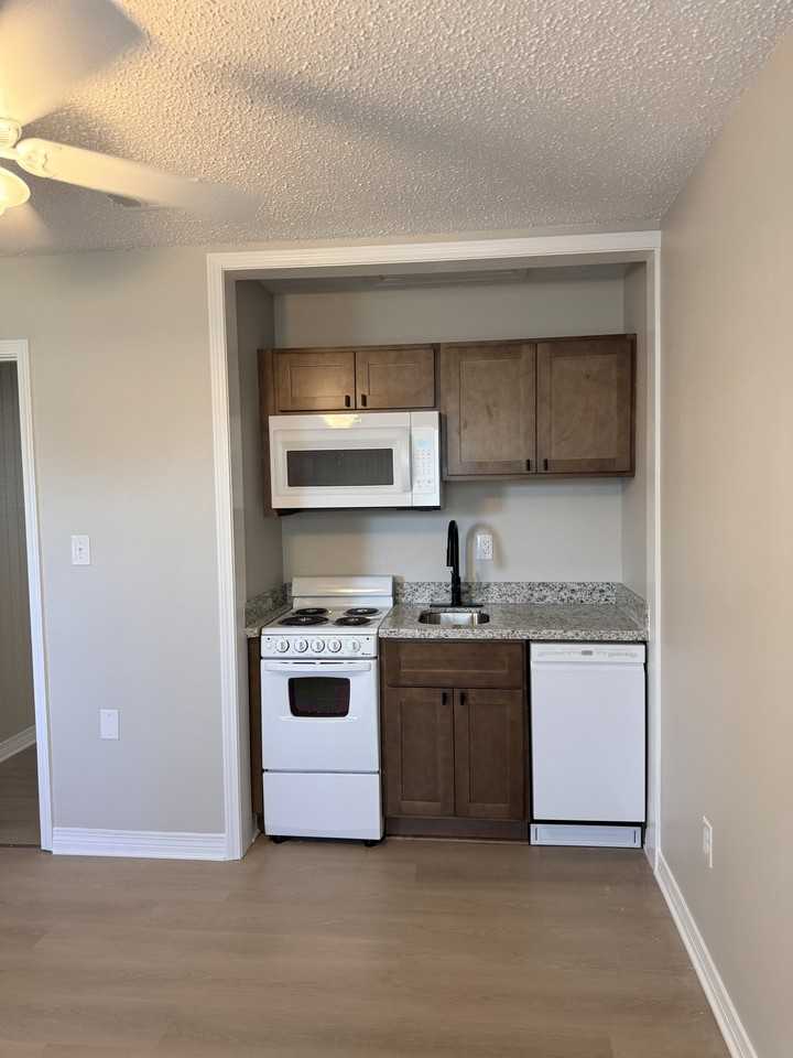 100 Dee Ann Dr #1A - Photo 4 of 10