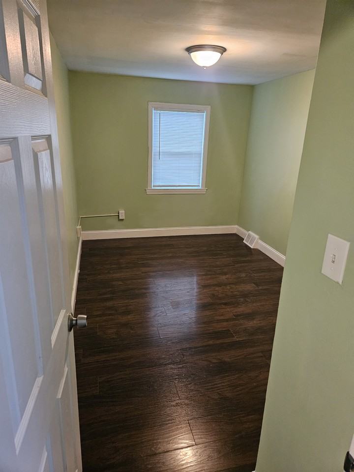 412 E Basin St - Photo 3 of 13