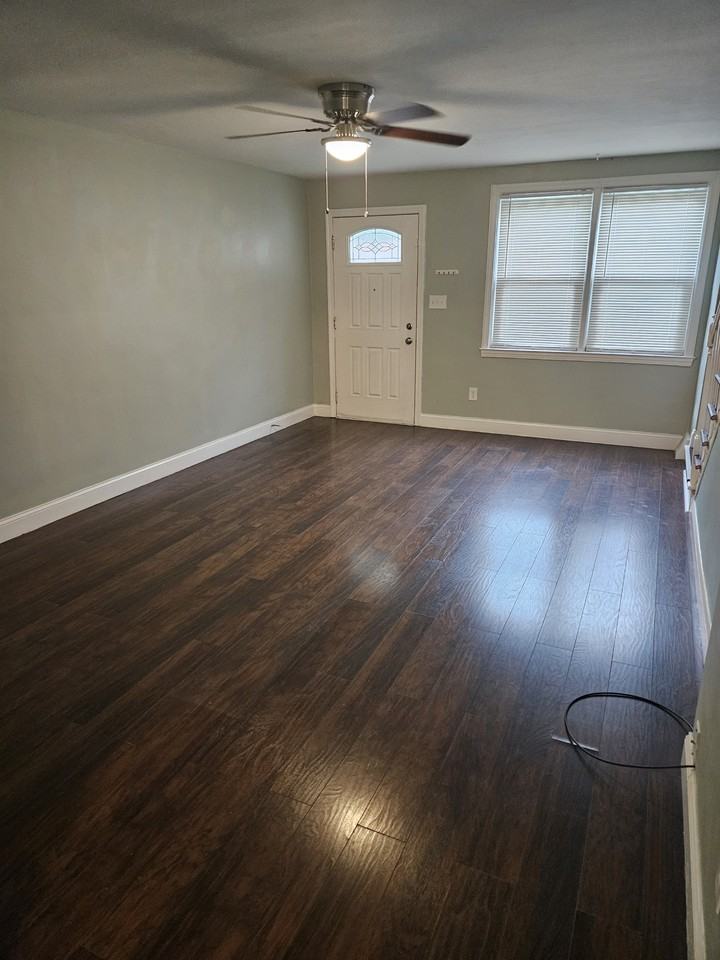 412 E Basin St - Photo 5 of 13