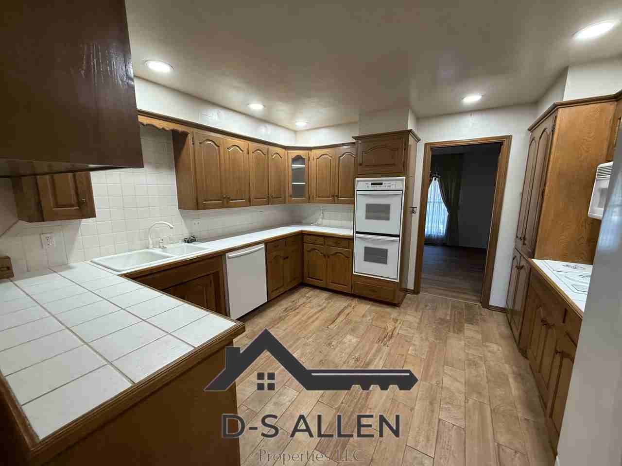 212 Meadowdale Dr #NA - Photo 4 of 8
