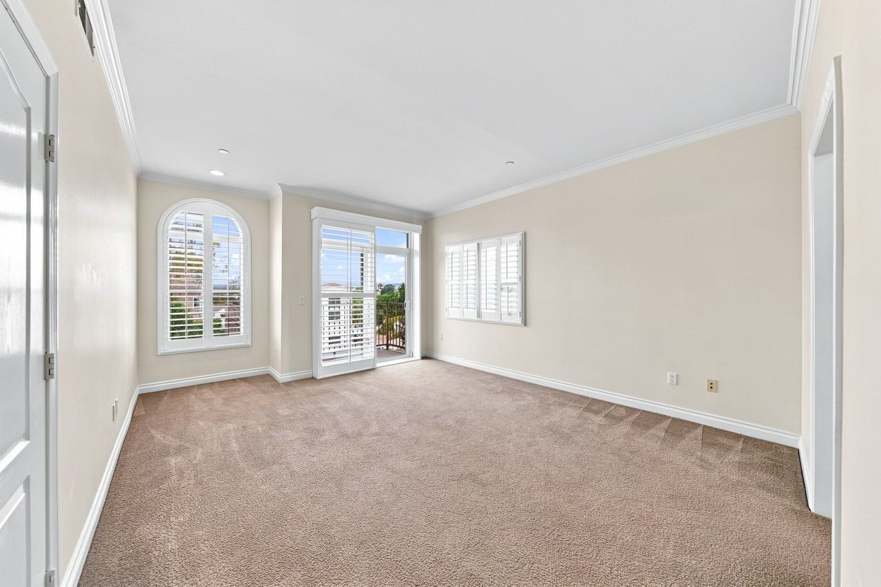 956 N Wilton Pl #401 - Photo 7 of 26