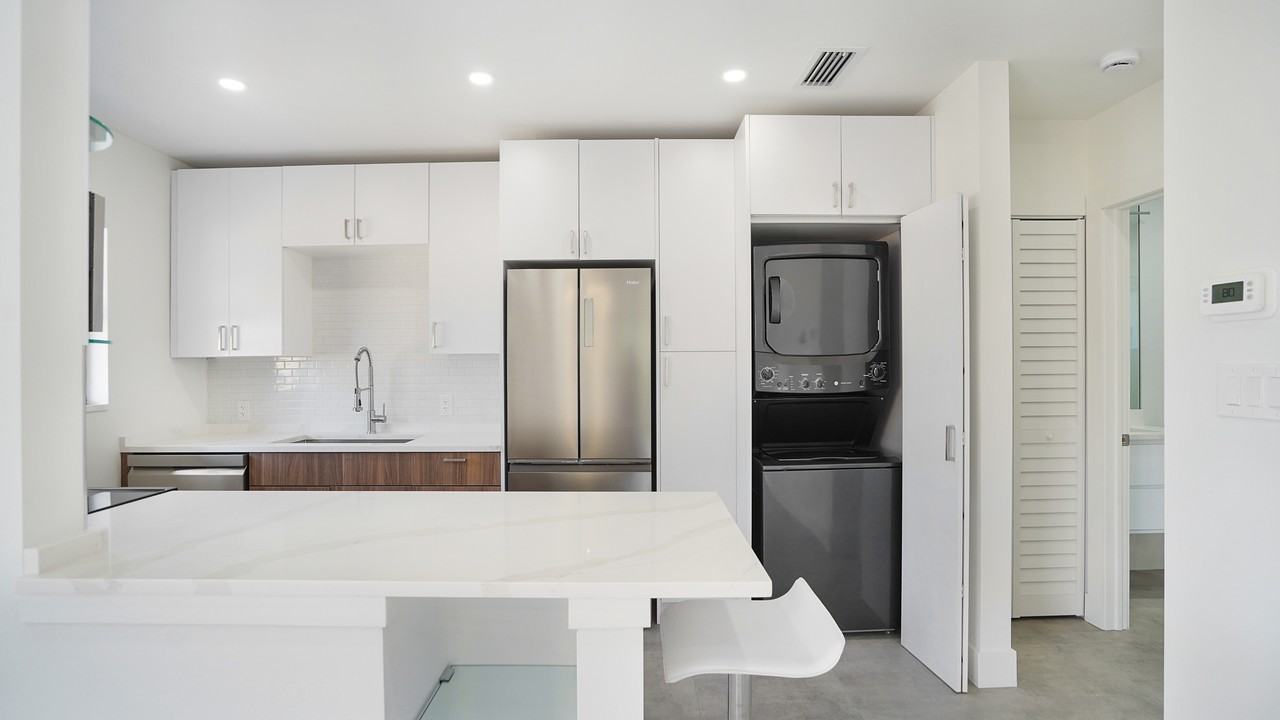 1119 W Las Olas Blvd #4 - Photo 6 of 24