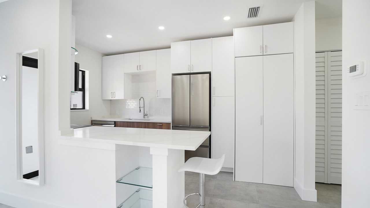 1119 W Las Olas Blvd #4 - Photo 7 of 24
