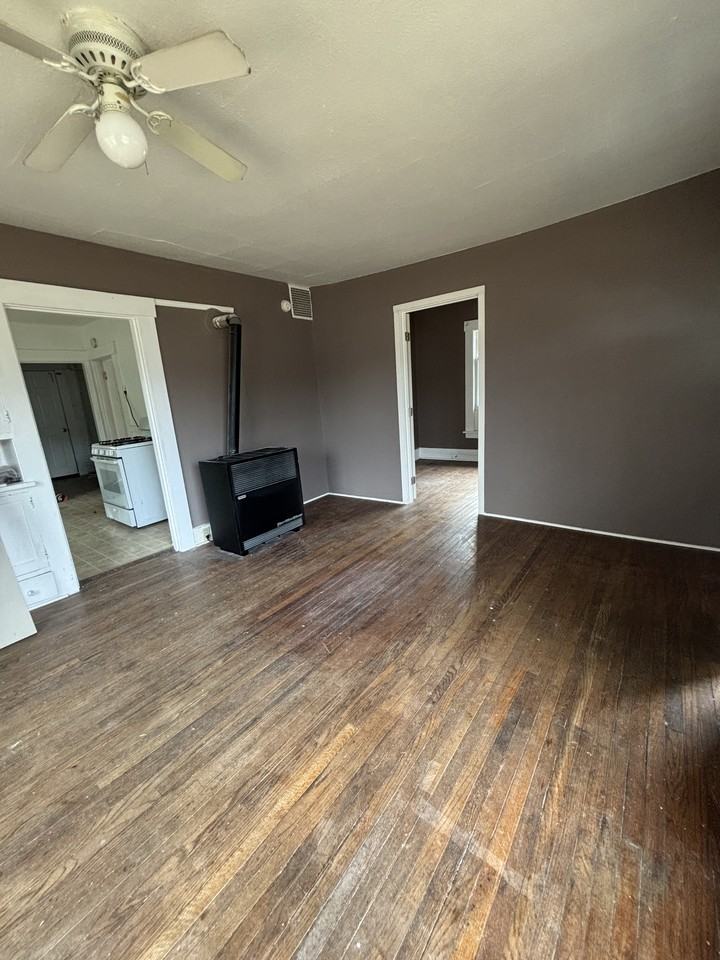 307 Sw I St #NA - Photo 2 of 6