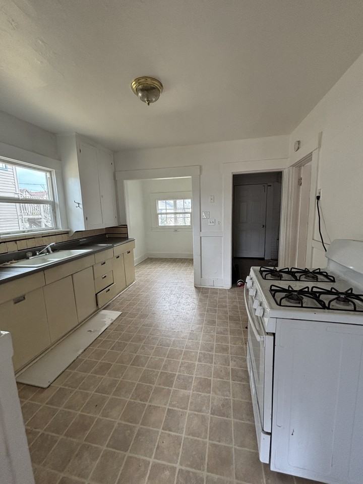 307 Sw I St #NA - Photo 3 of 6