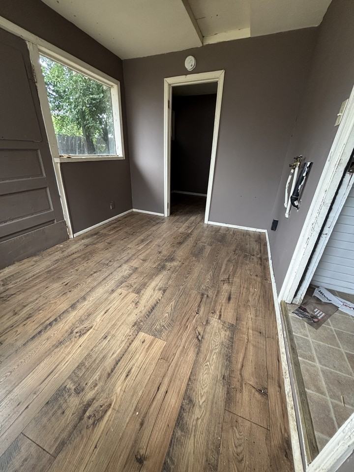 307 Sw I St #NA - Photo 5 of 6