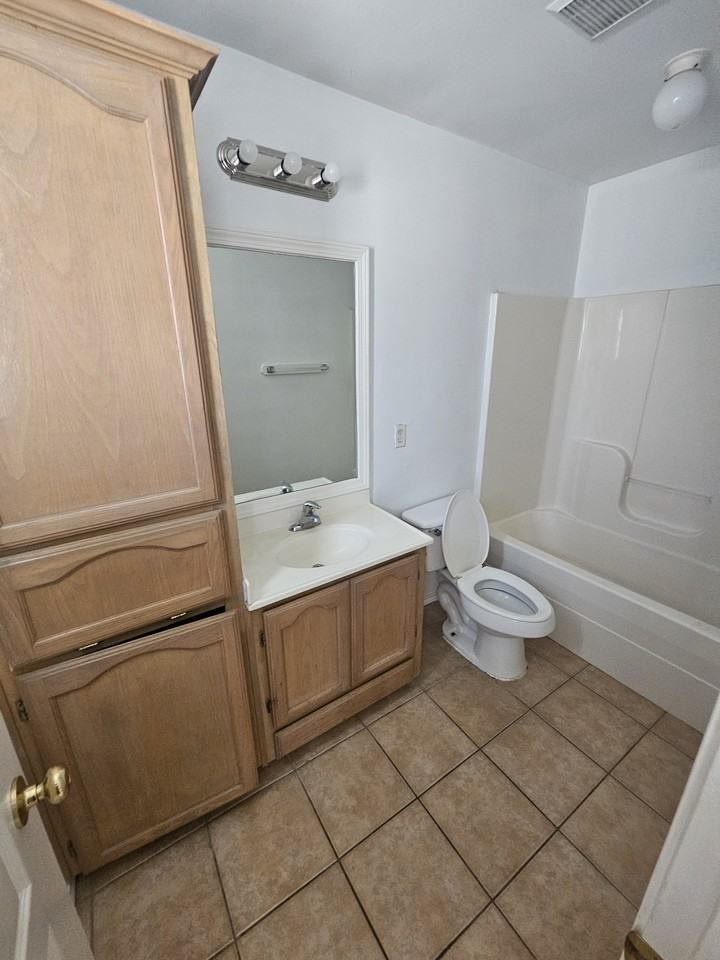 709 La Mancha Dr #1A - Photo 3 of 7