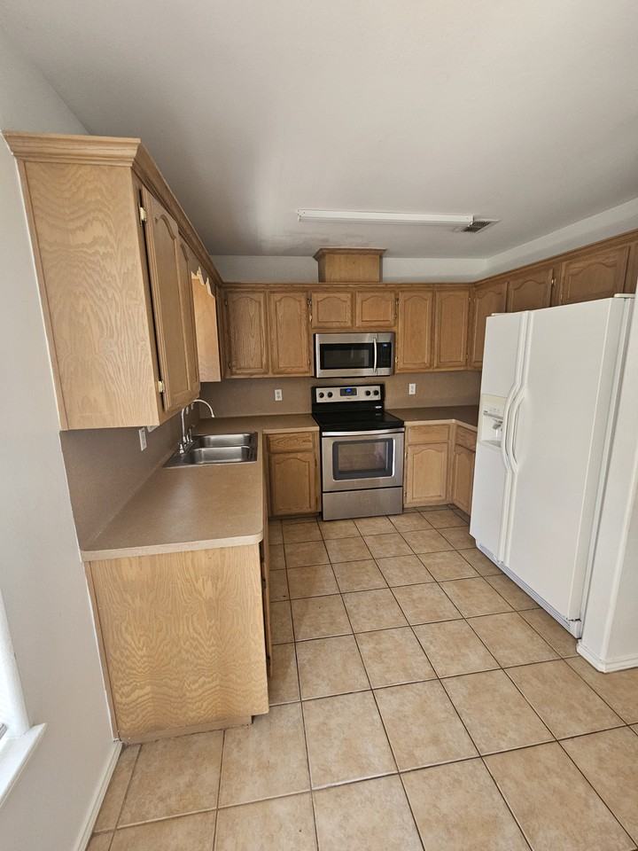 709 La Mancha Dr #1A - Photo 4 of 7
