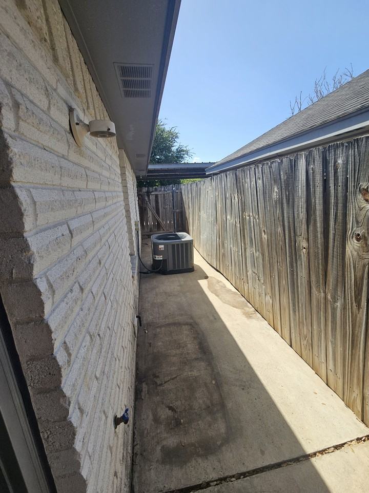 709 La Mancha Dr #1A - Photo 5 of 7