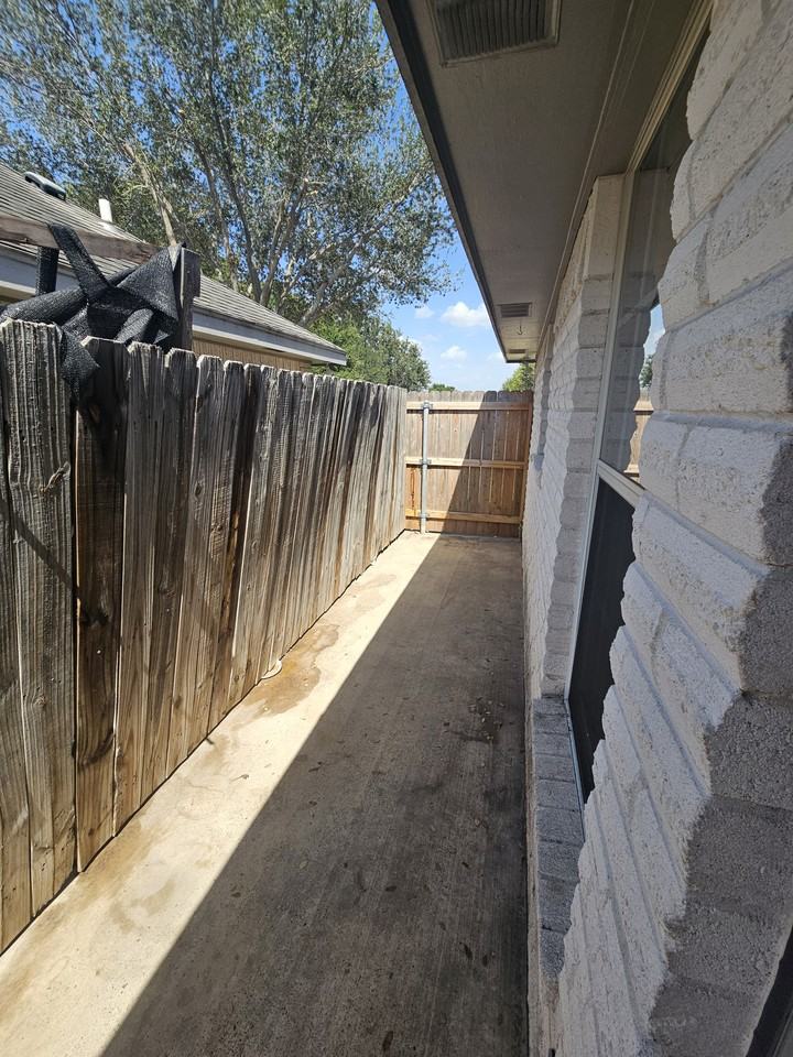 709 La Mancha Dr #1A - Photo 6 of 7