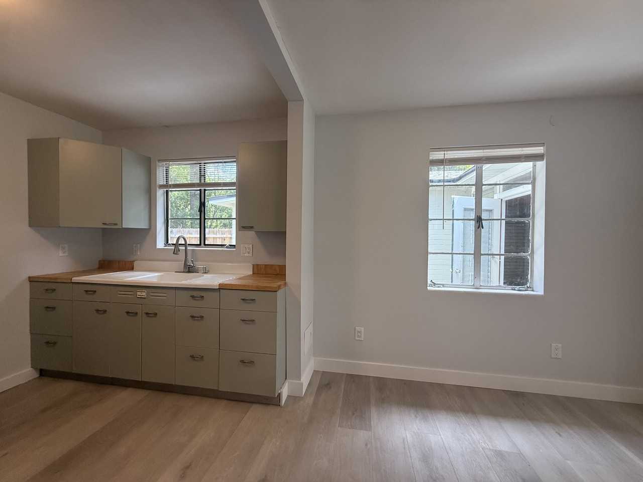 1535 Ne 8th St #NA - Photo 4 of 11