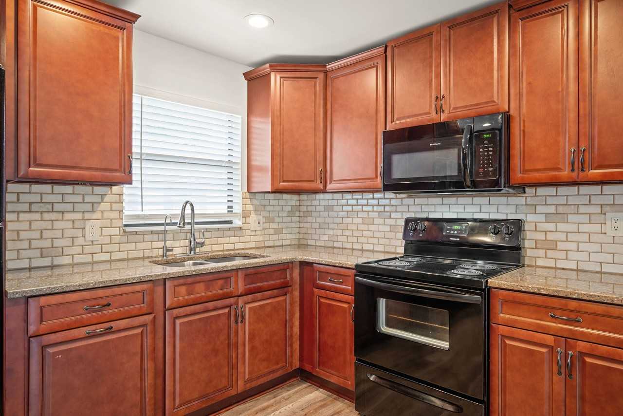 4945 91st Ave N #C - Photo 7 of 31