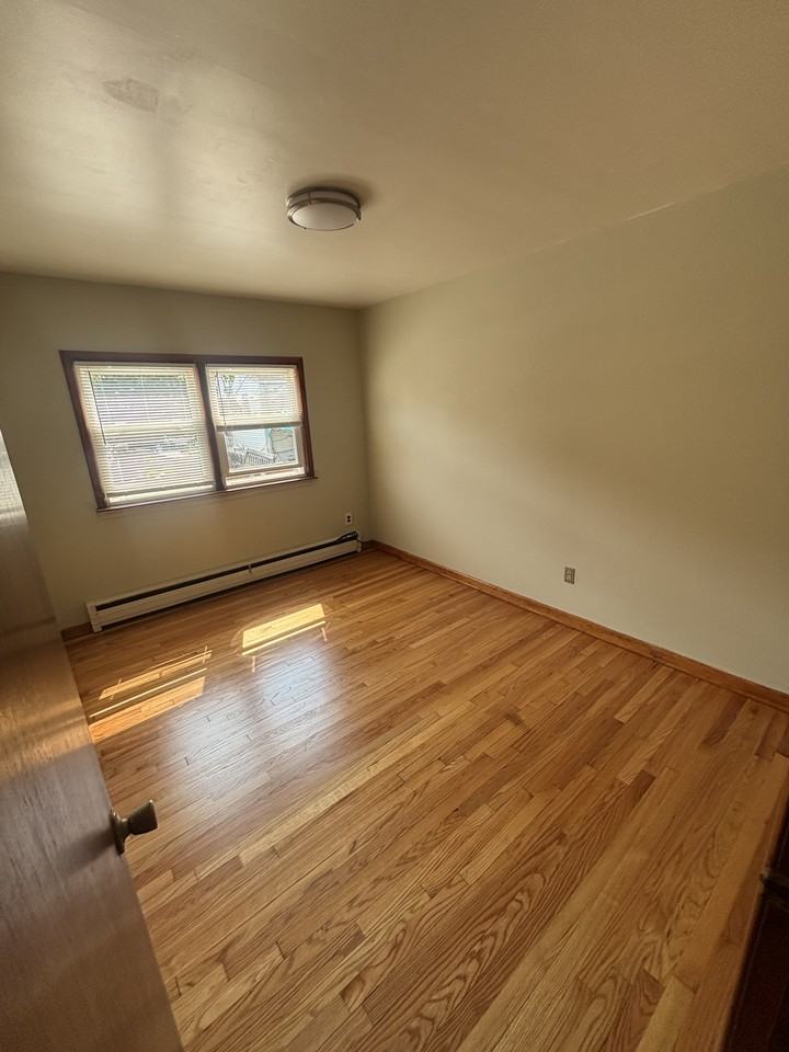 613 Jackson Ave #1L - Photo 4 of 10