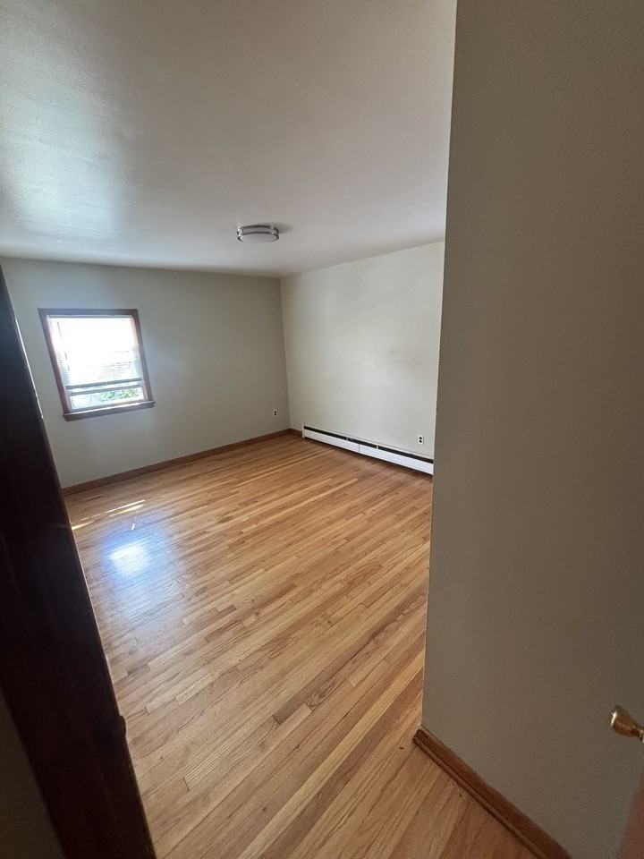 613 Jackson Ave #1L - Photo 7 of 10