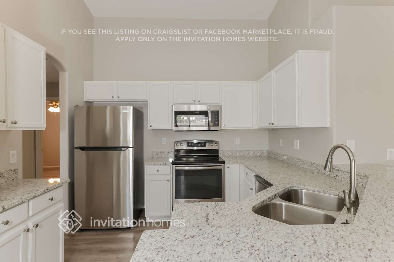 20316 N 81st Dr - Photo 5 of 16