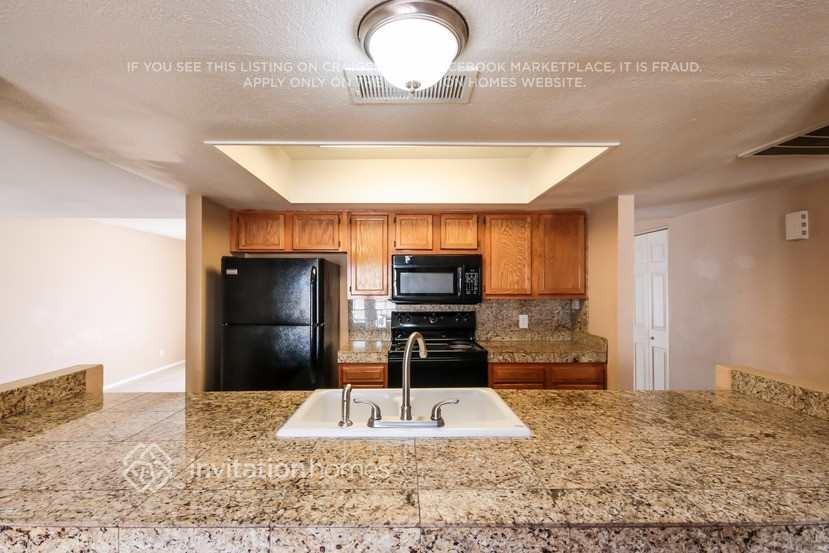 5816 W Carol Ann Way - Photo 4 of 15