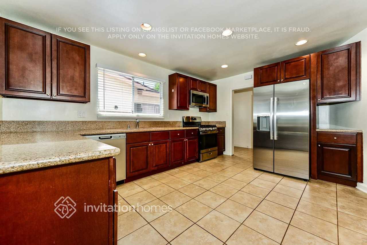 13425 Ebell St - Photo 5 of 18