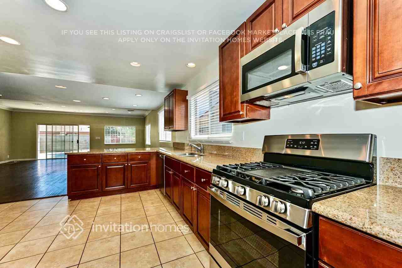 13425 Ebell St - Photo 6 of 18
