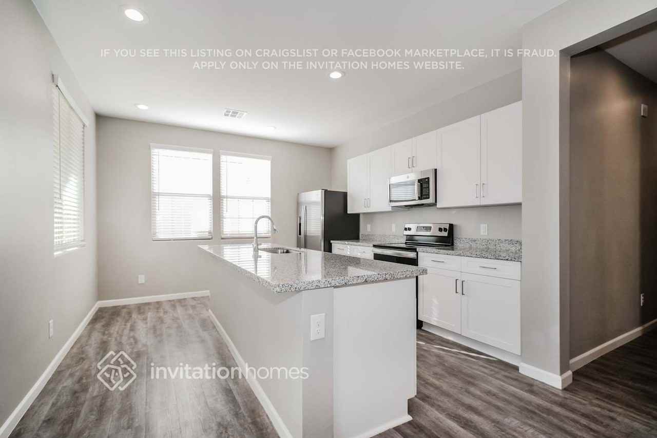 5046 N 189th Dr - Photo 5 of 23