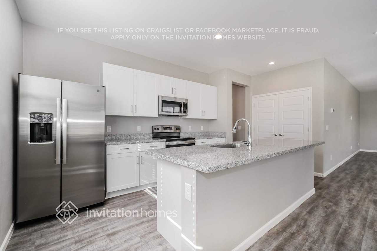 5046 N 189th Dr - Photo 6 of 23