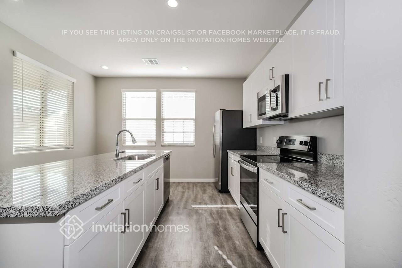 5046 N 189th Dr - Photo 7 of 23