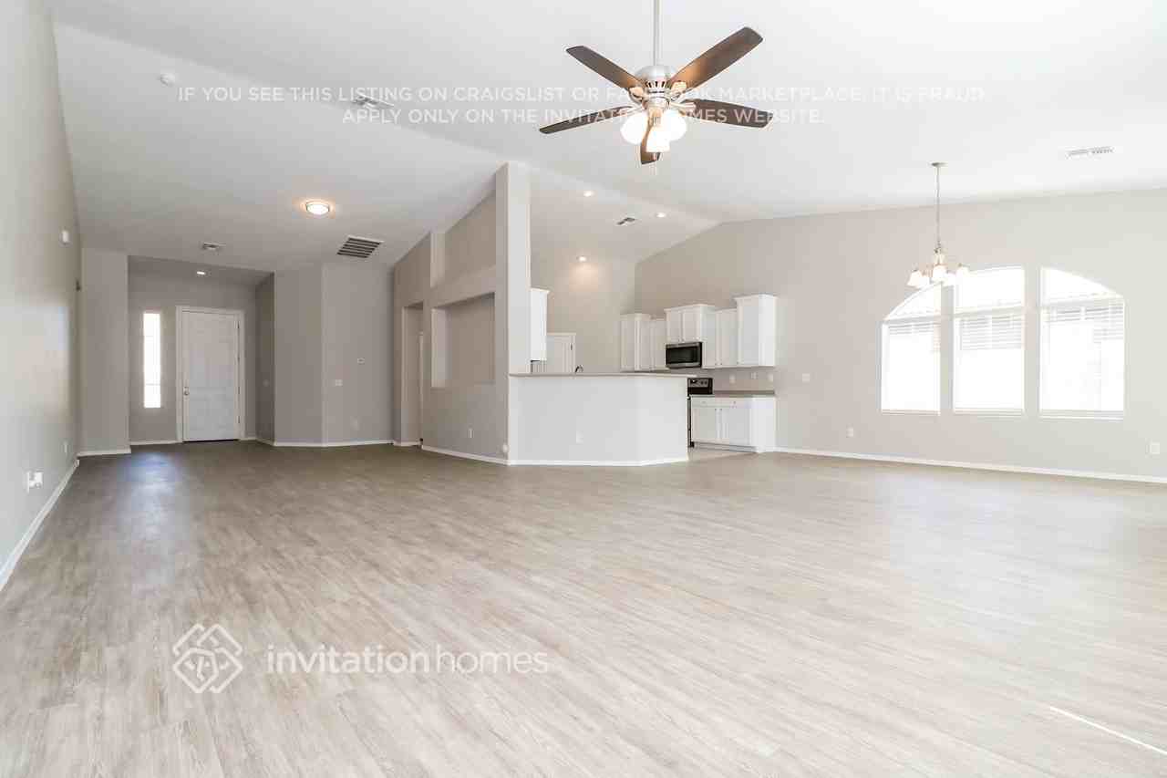 2015 W Carson Rd - Photo 3 of 16