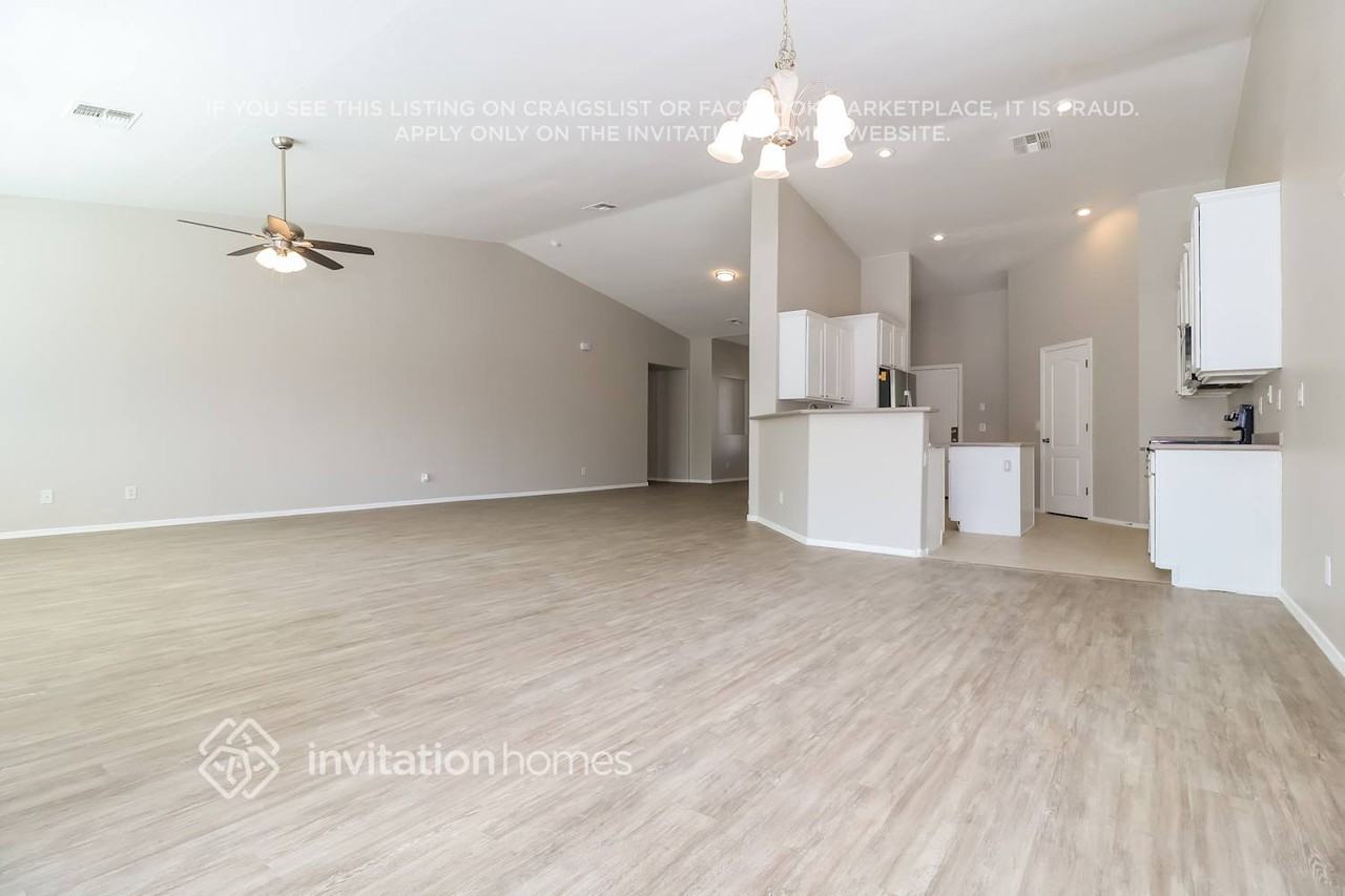 2015 W Carson Rd - Photo 5 of 16