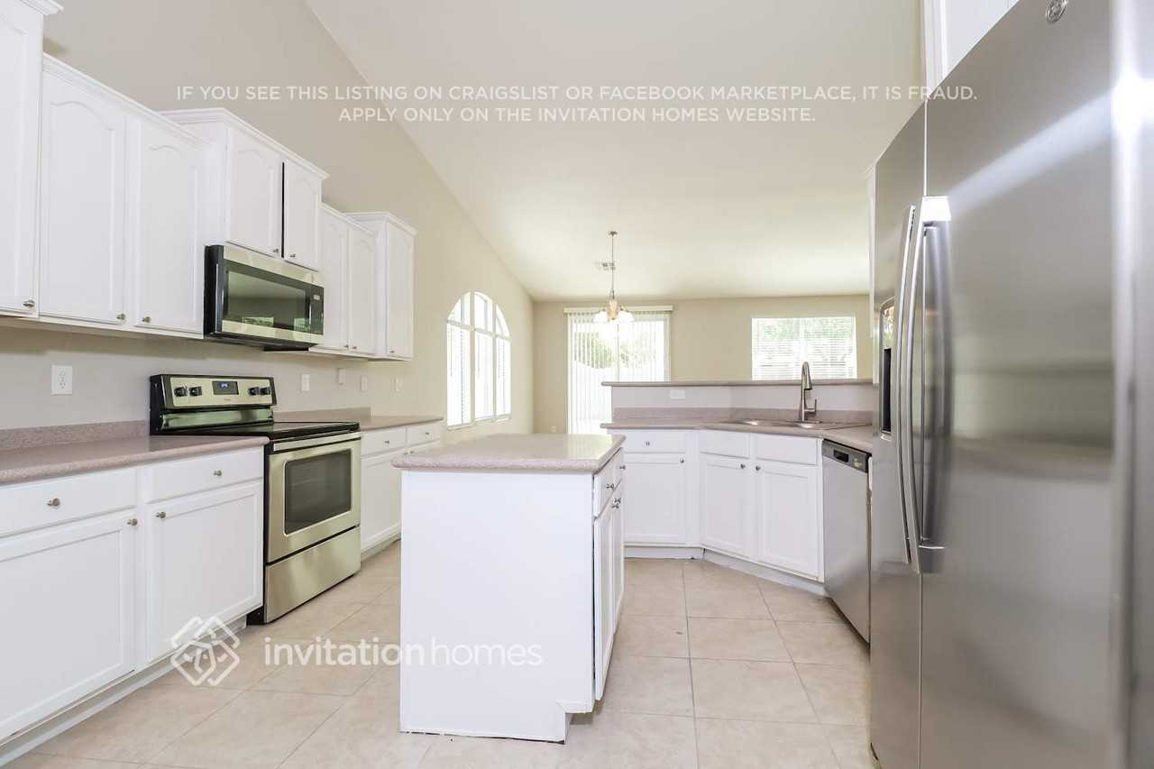 2015 W Carson Rd - Photo 6 of 16