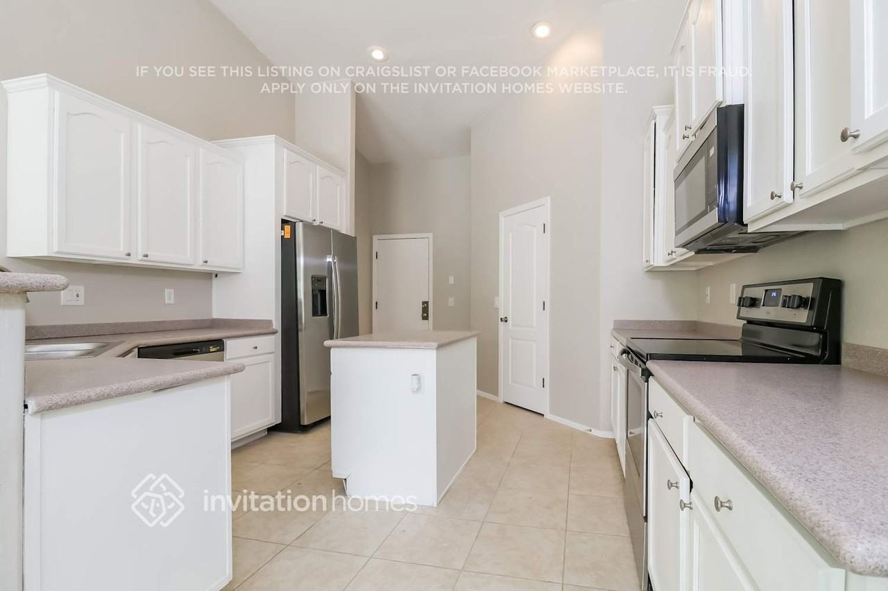 2015 W Carson Rd - Photo 7 of 16