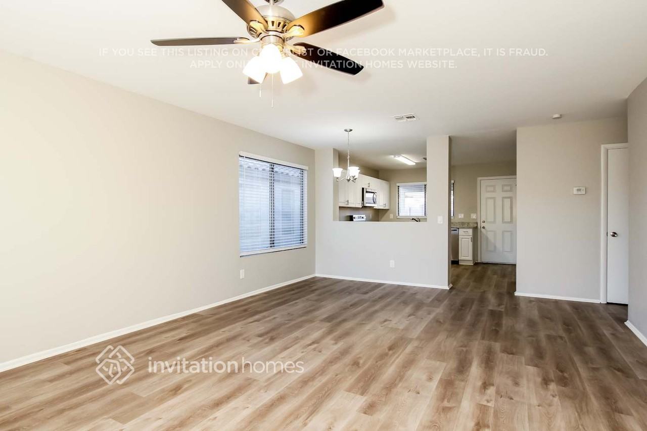 8304 W Baxter Dr - Photo 4 of 16