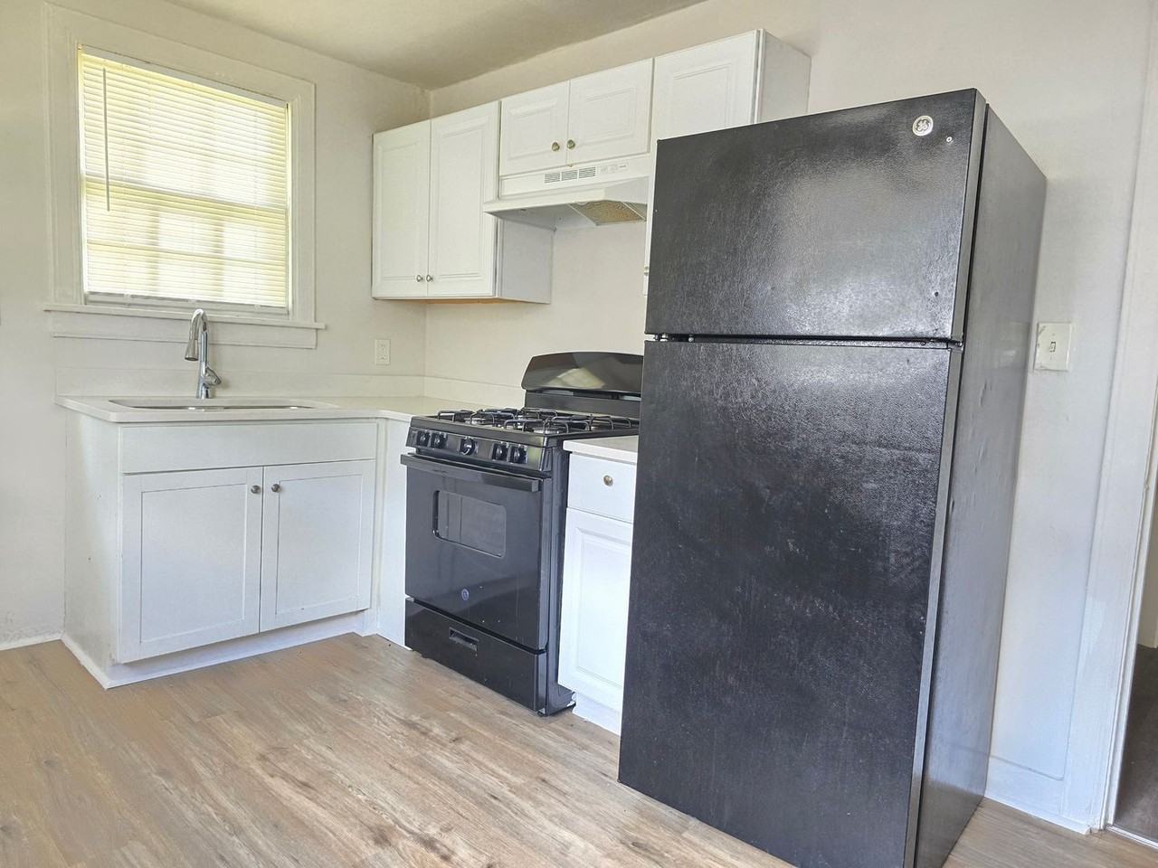 3708 Montgomery St - Photo 6 of 10
