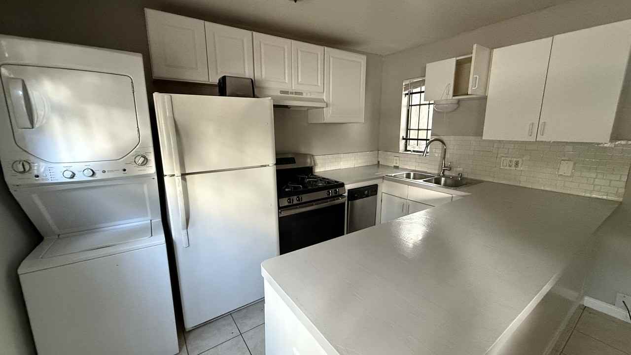 4202 Stanford St #01 - Photo 2 of 12