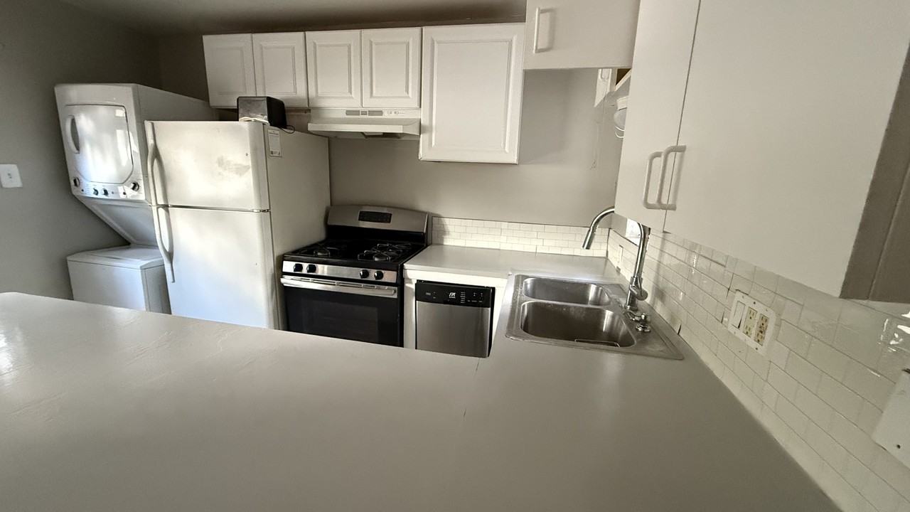 4202 Stanford St #01 - Photo 3 of 12