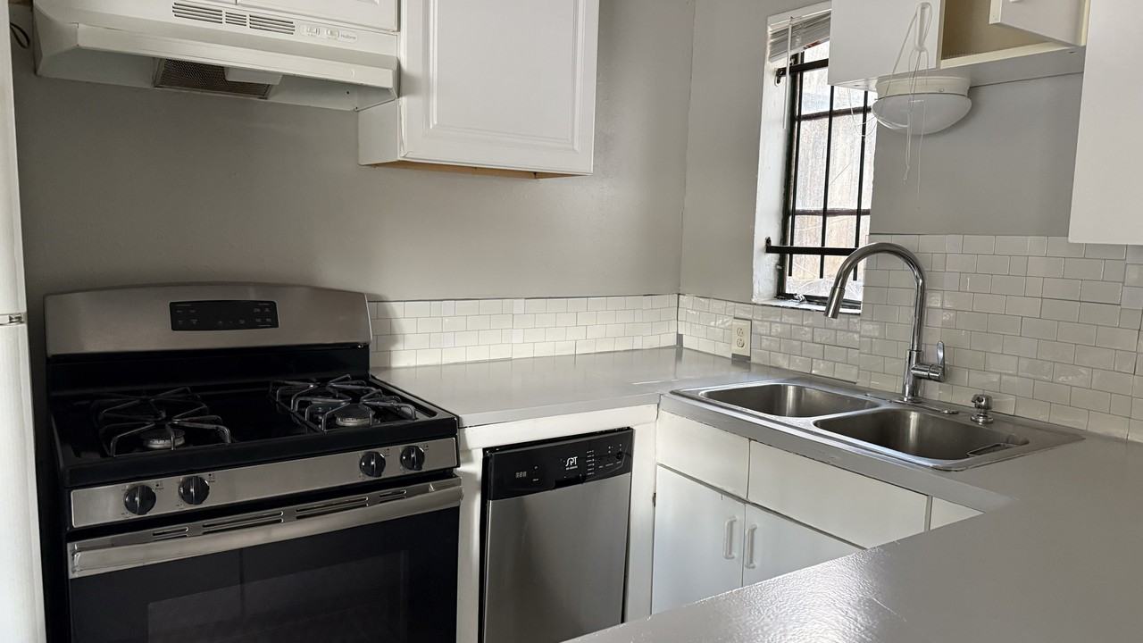 4202 Stanford St #01 - Photo 4 of 12