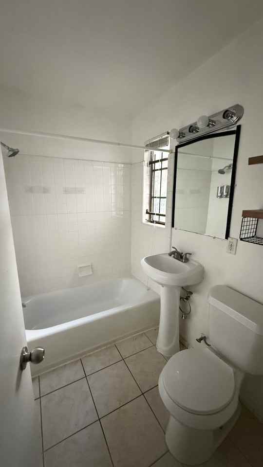 4202 Stanford St #01 - Photo 5 of 12