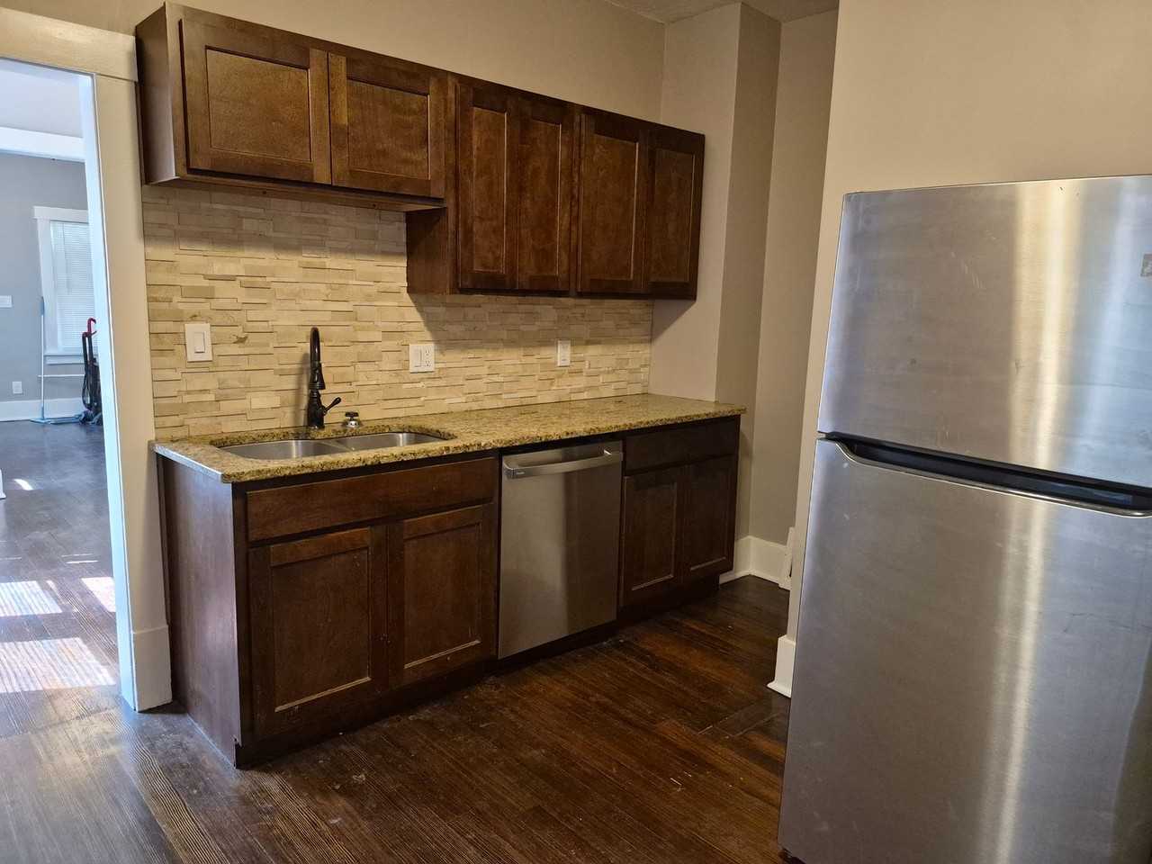 4410 Cass St - Photo 6 of 12