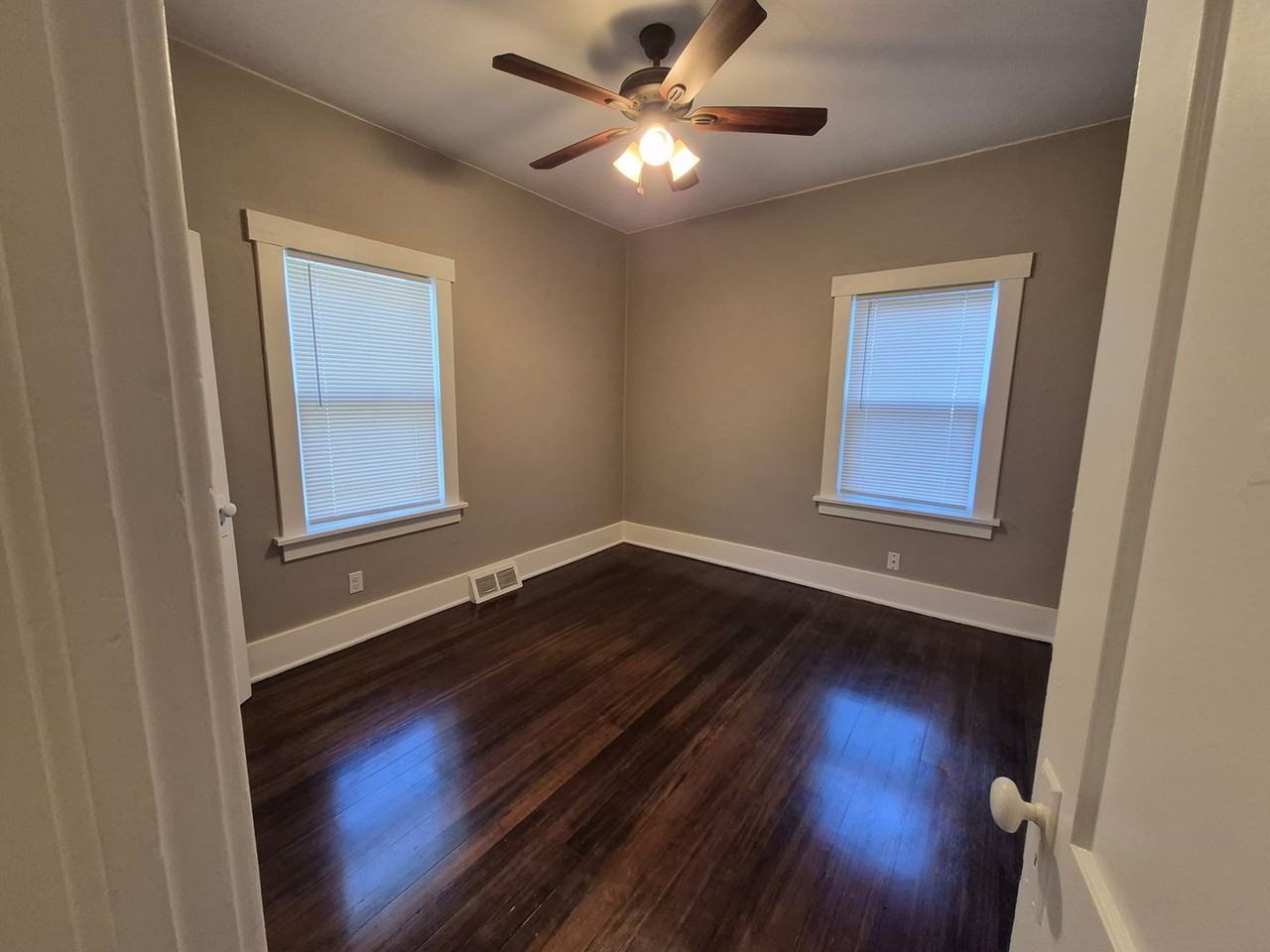 4410 Cass St - Photo 7 of 12
