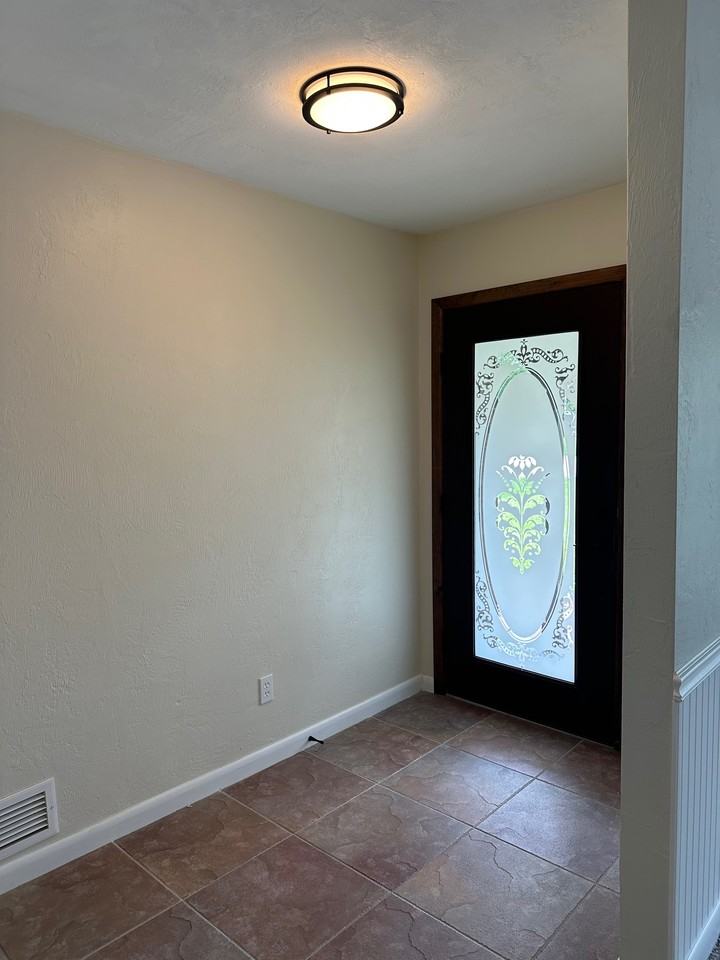 4 Fairgreen Ave #1 - Photo 6 of 33