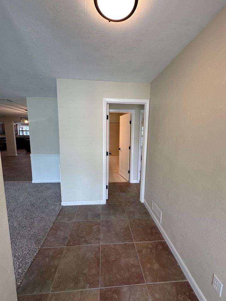 4 Fairgreen Ave #1 - Photo 7 of 33