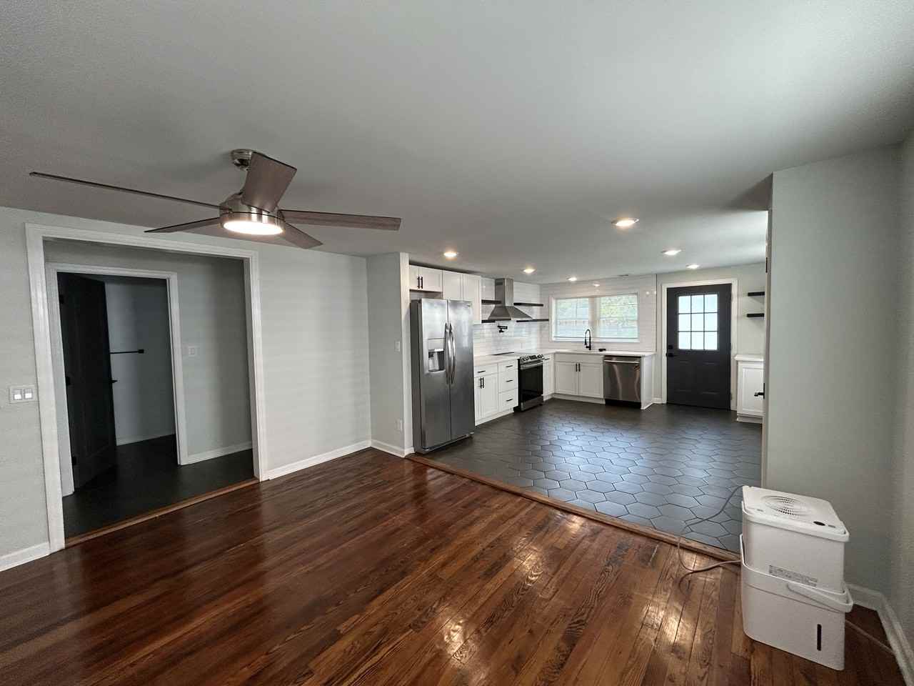 505 E 35th St #1 - Photo 3 of 26