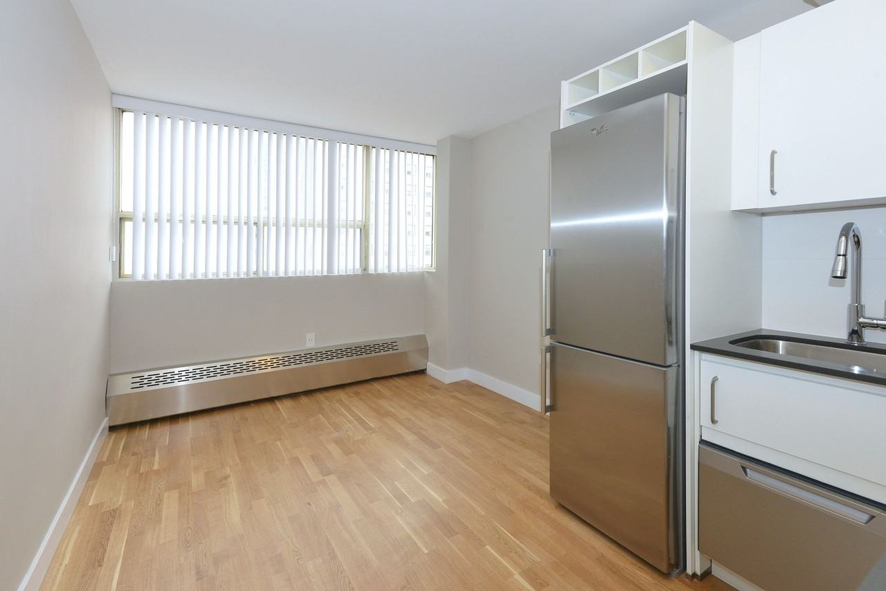 730 St. Clarens - Photo 3 of 50