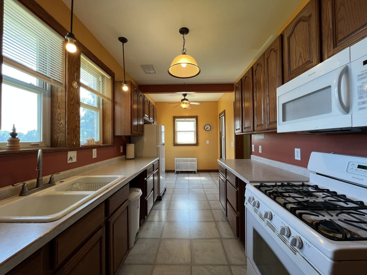 1398 Alta Vista St #1 - Photo 6 of 25