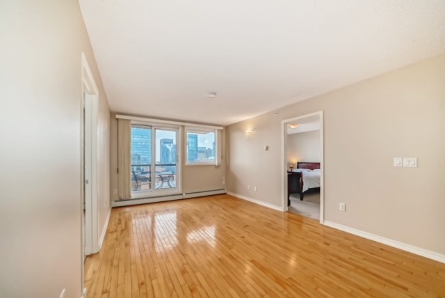 10303 105 Street - Photo 3 of 26