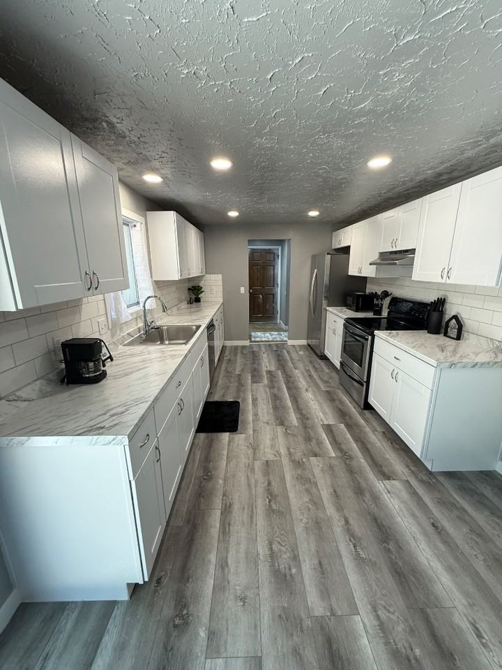 750 S Queens Guard Way - Photo 3 of 9