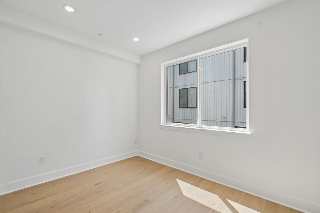 1518 N Darien St - Photo 3 of 50