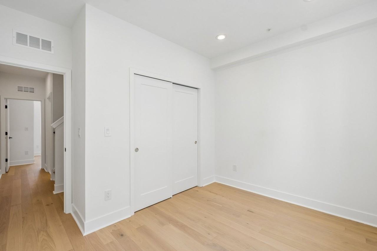 1518 N Darien St - Photo 4 of 50