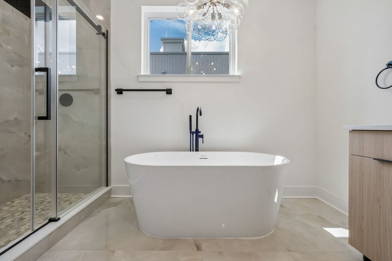 1518 N Darien St - Photo 3 of 50
