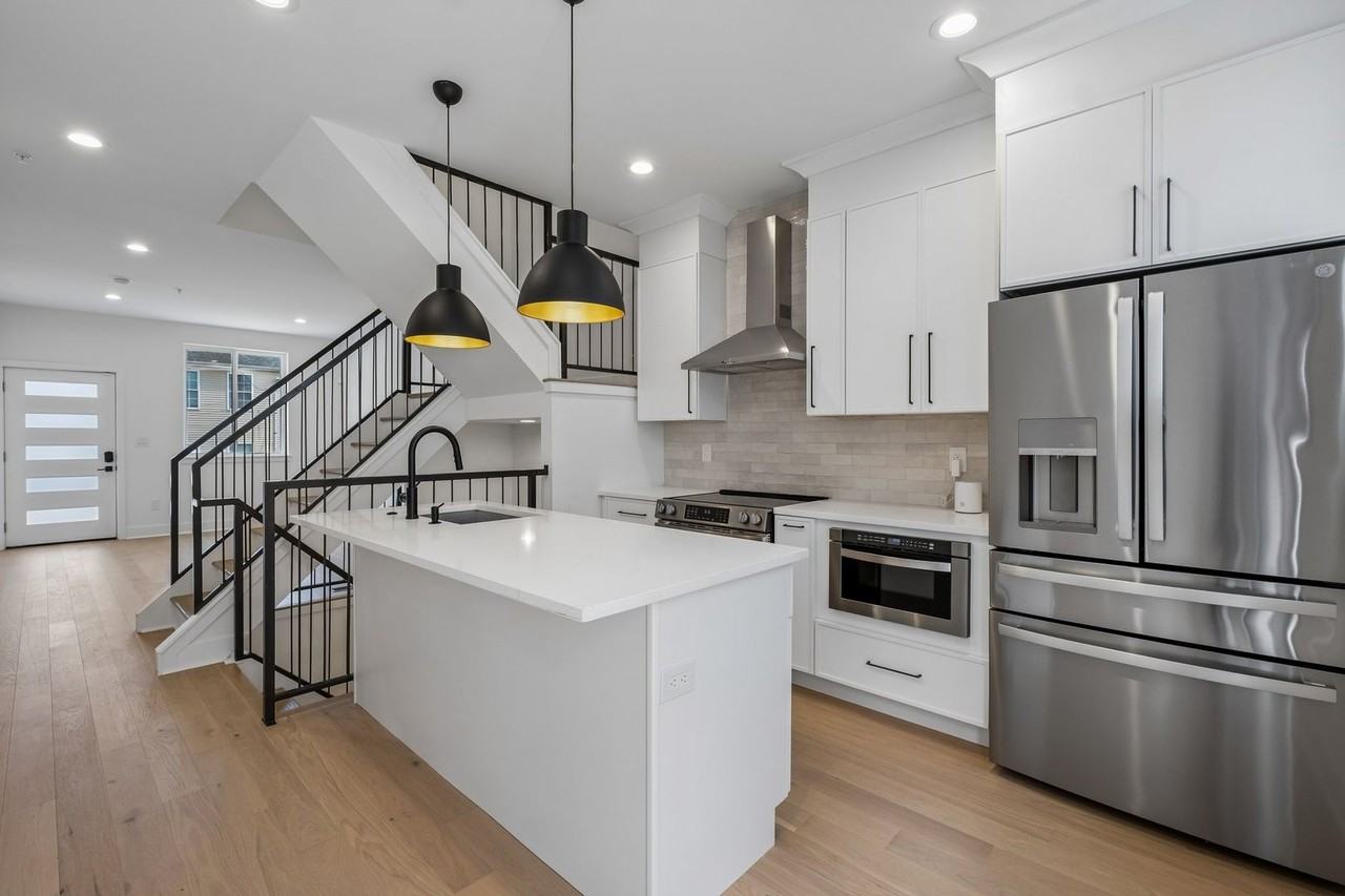 1518 N Darien St - Photo 4 of 50